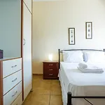Holiday home Gold N Blu *